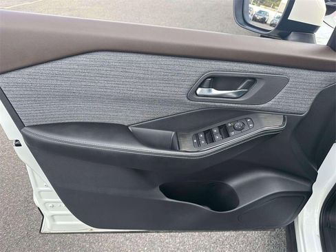 Certified 2023 Nissan Rogue SV image 16