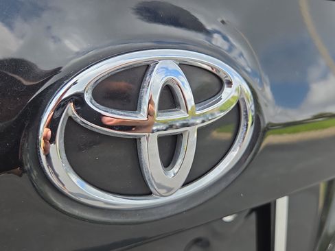Used 2018 Toyota Corolla SE image 2