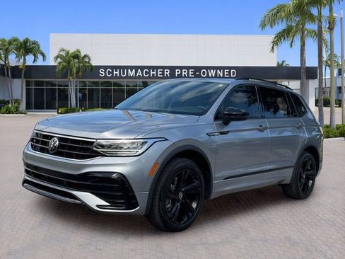 Used 2023 Volkswagen Tiguan SE R-Line FWD image 3