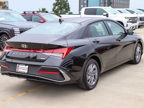 New 2026 Hyundai Elantra Blue image 6
