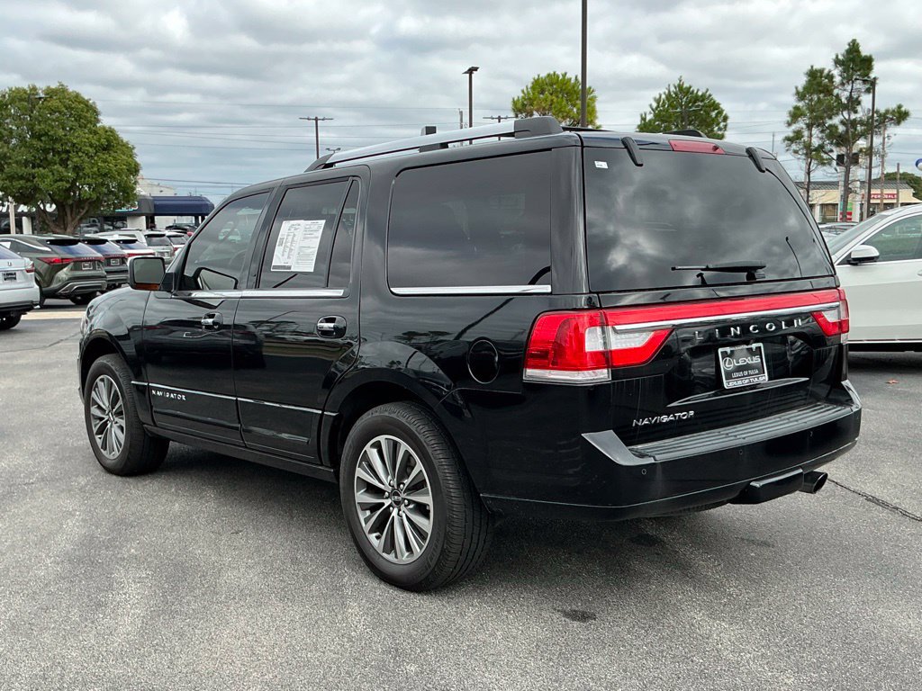 Used 2017 Lincoln Navigator Select AWD/4WD image 5