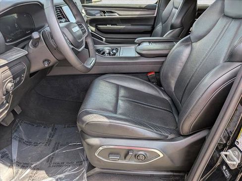 Used 2024 Jeep Wagoneer L Series II w/ Flexible Seating Group image 16