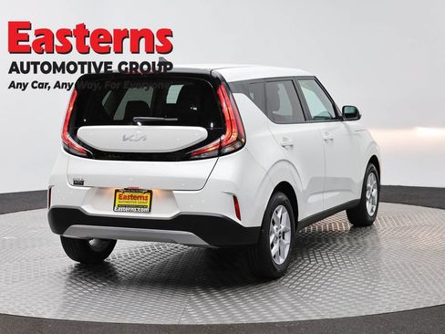 Used 2025 Kia Soul LX FWD image 5