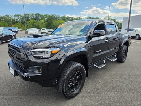 Used 2022 Toyota Tacoma TRD Sport AWD/4WD image 3