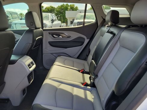 Used 2024 GMC Terrain SLT w/ Tech Package FWD image 10
