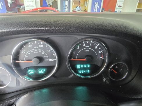 Used 2014 Jeep Wrangler Unlimited Sahara image 23