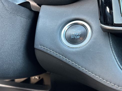 Used 2021 Toyota Highlander XLE image 23