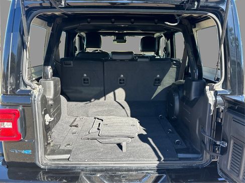 Used 2022 Jeep Wrangler Unlimited Sahara AWD/4WD image 30