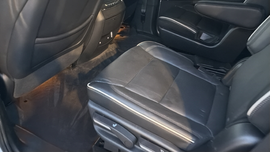 Used 2022 Cadillac Escalade Premium Luxury AWD/4WD image 26