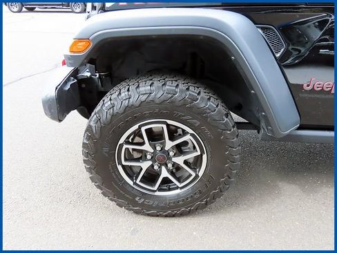 Used 2026 Jeep Wrangler Unlimited Rubicon AWD/4WD image 4