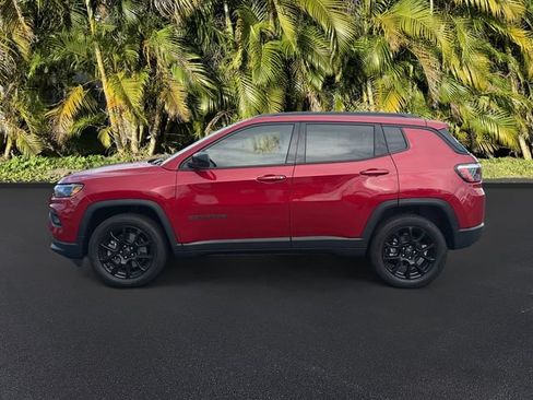 Used 2026 Jeep Compass Latitude AWD/4WD image 9