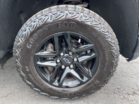 Used 2022 Chevrolet Silverado 1500 Custom Trail Boss w/ LPO, Dark Essentials Package AWD/4WD image 23