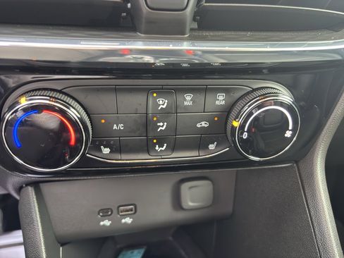 Used 2025 Buick Encore GX Sport Touring w/ Comfort Package image 11