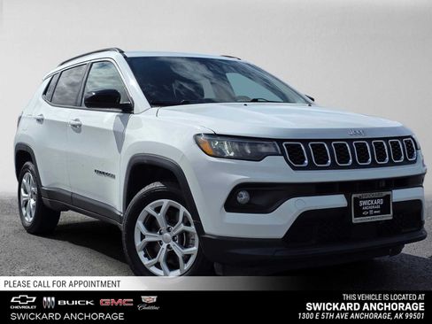 Used 2024 Jeep Compass Latitude AWD/4WD image 1