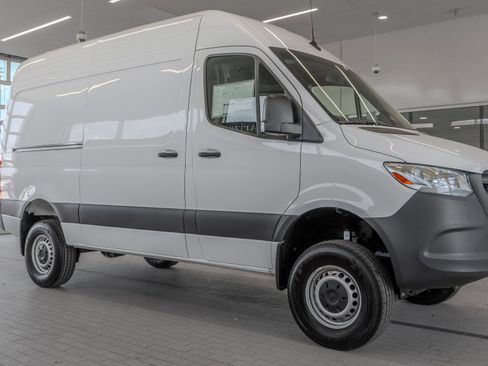 New 2025 Mercedes-Benz Sprinter 2500 image 12
