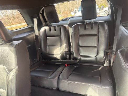 Used 2018 Ford Explorer XLT w/ Equipment Group 202A image 19