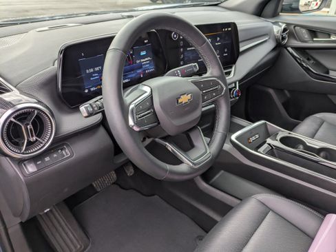 Used 2025 Chevrolet Equinox LT w/ Convenience Package II image 12