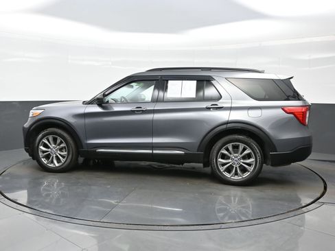 Used 2021 Ford Explorer XLT w/ Equipment Group 202A AWD/4WD image 5