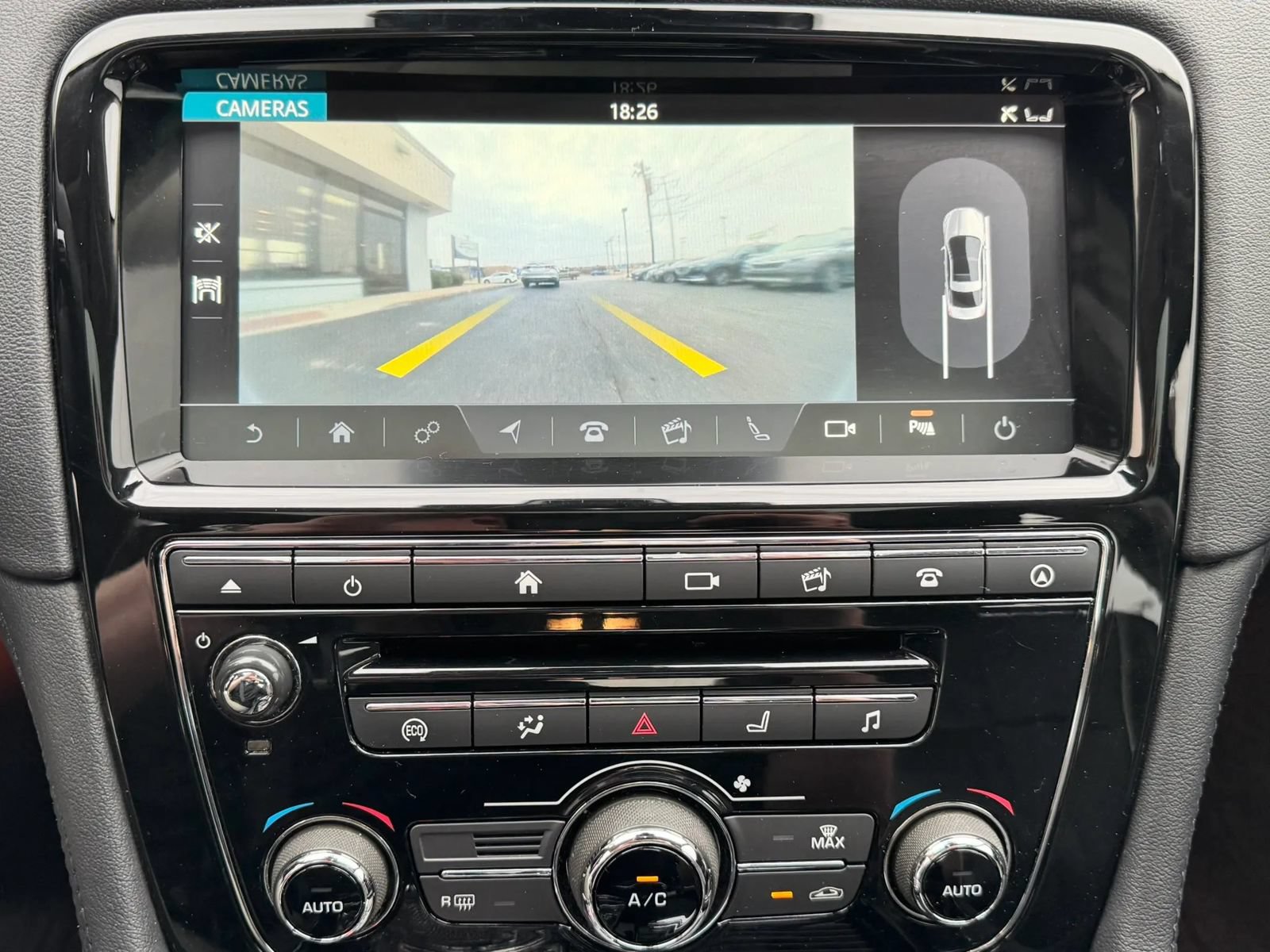 Used 2019 Jaguar XJ R-Sport RWD image 16