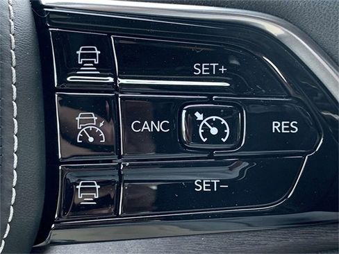 New 2024 Jeep Grand Cherokee Overland image 13