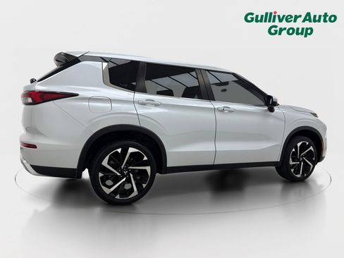 Used 2023 Mitsubishi Outlander SE FWD image 9