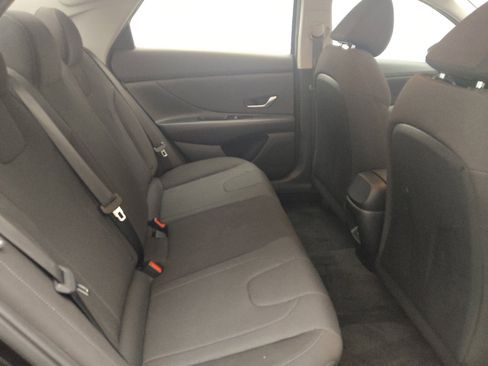 Used 2025 Hyundai Elantra SE FWD image 19