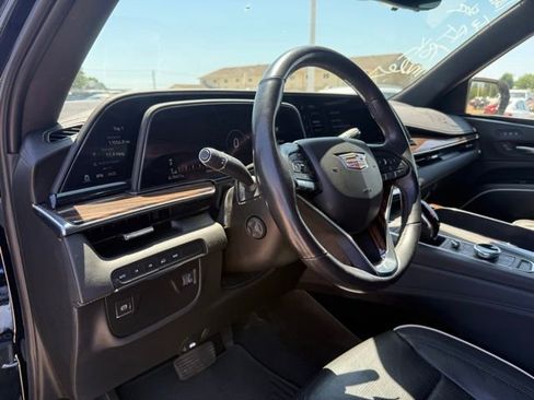 Used 2021 Cadillac Escalade Premium Luxury AWD/4WD image 11