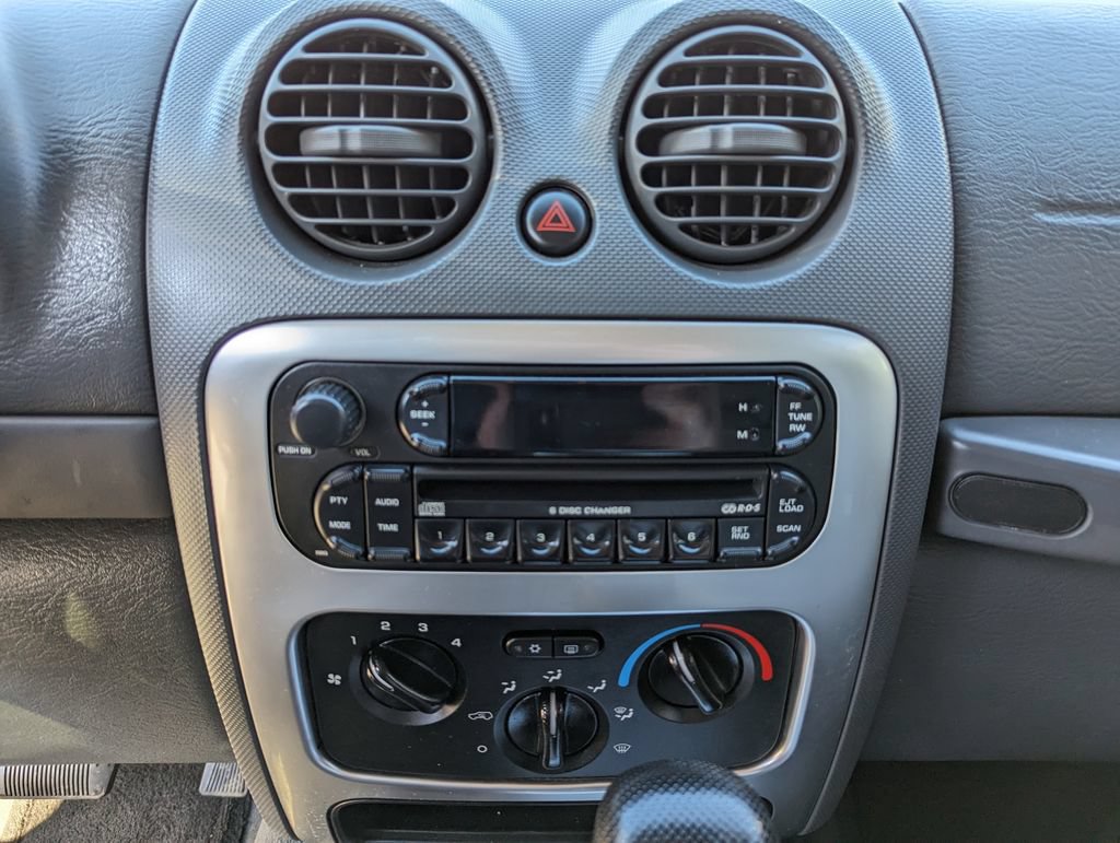 Used 2005 Jeep Liberty Limited AWD/4WD image 22