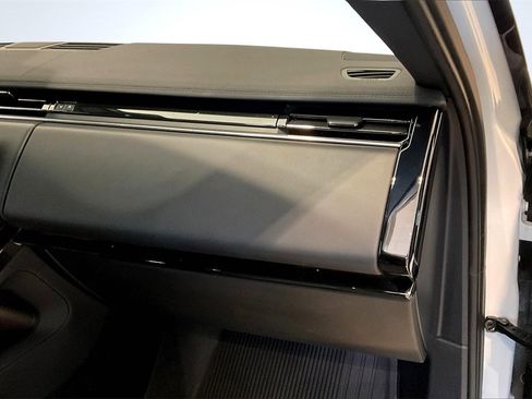 Used 2023 Land Rover Range Rover Sport SE Dynamic image 17