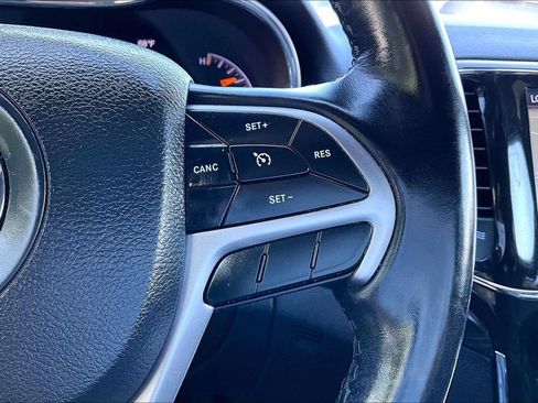 Used 2021 Jeep Grand Cherokee Laredo X AWD/4WD image 12