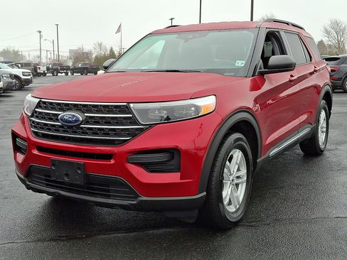 Certified 2023 Ford Explorer XLT image 3