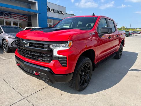 Used 2024 Chevrolet Silverado 1500 LT Trail Boss w/ Convenience Package II AWD/4WD image 4