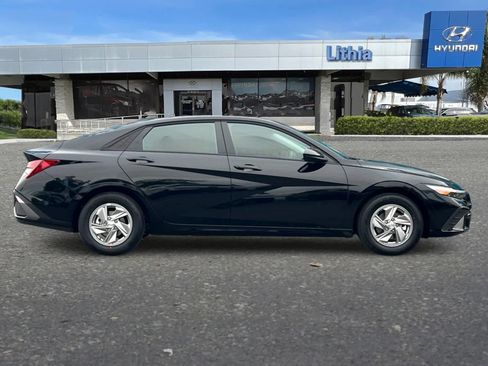 New 2026 Hyundai Elantra SE FWD image 9