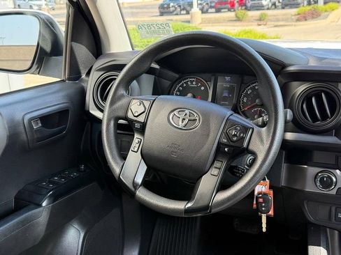 Used 2022 Toyota Tacoma SR AWD/4WD image 14