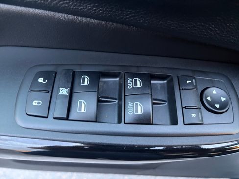 Used 2021 Jeep Cherokee Latitude Plus AWD/4WD image 13