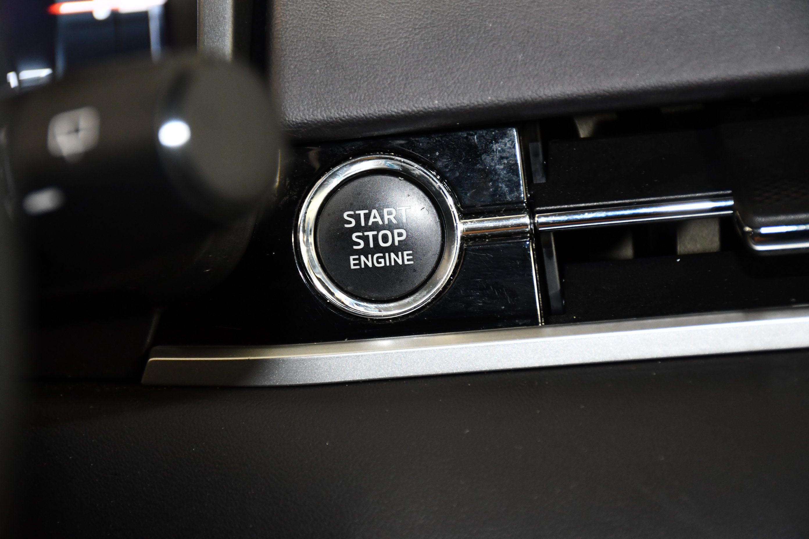 Used 2024 Mitsubishi Outlander SEL AWD/4WD image 23