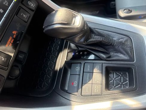Used 2021 Toyota RAV4 XLE Premium AWD/4WD image 18