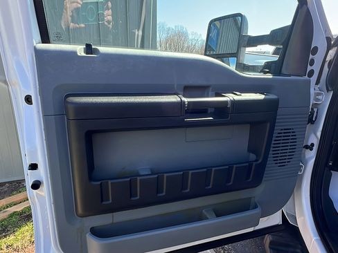 Used 2016 Ford F550 4x4 Regular Cab Super Duty image 13