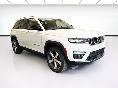 Used 2022 Jeep Grand Cherokee Limited AWD/4WD image 3