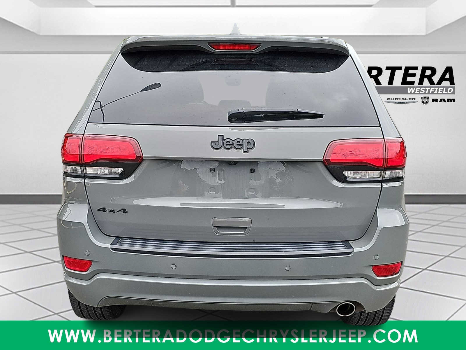 Used 2020 Jeep Grand Cherokee Altitude AWD/4WD image 5