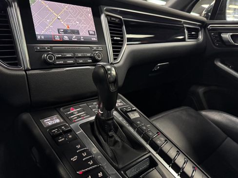 Used 2018 Porsche Macan S image 24