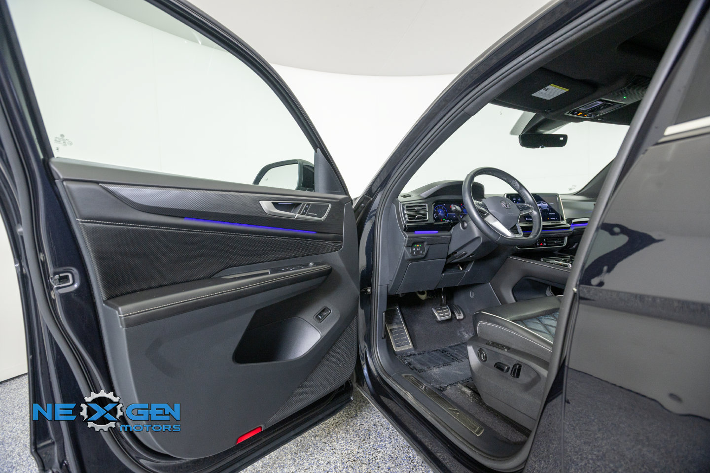 Used 2024 Volkswagen Atlas Cross Sport SEL Premium R-Line AWD/4WD image 10