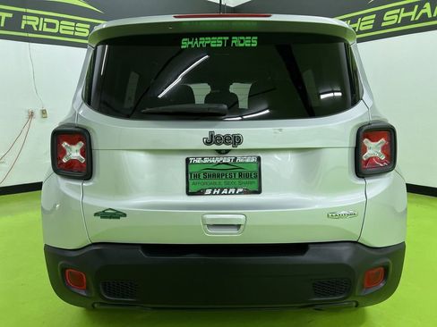 Used 2019 Jeep Renegade Latitude FWD image 8