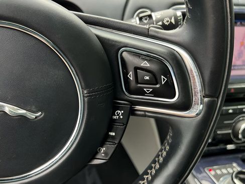 Used 2013 Jaguar XJ image 42