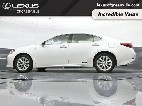 Used 2014 Lexus ES 300h w/ Luxury Package w/Bamboo Trim FWD image 40