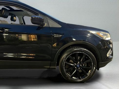 Used 2018 Ford Escape SE w/ SE Sport Appearance Package image 26