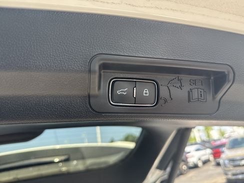 Used 2023 Ford Explorer XLT w/ Equipment Group 202A AWD/4WD image 22