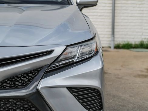 Used 2018 Toyota Camry SE FWD image 40