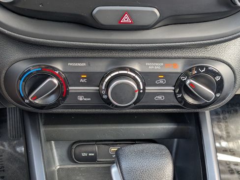 Used 2024 Kia Soul LX w/ Option Group 015 FWD image 25