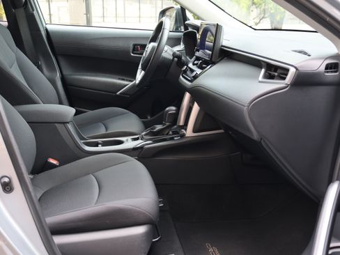 Used 2024 Toyota Corolla Cross LE AWD/4WD image 32
